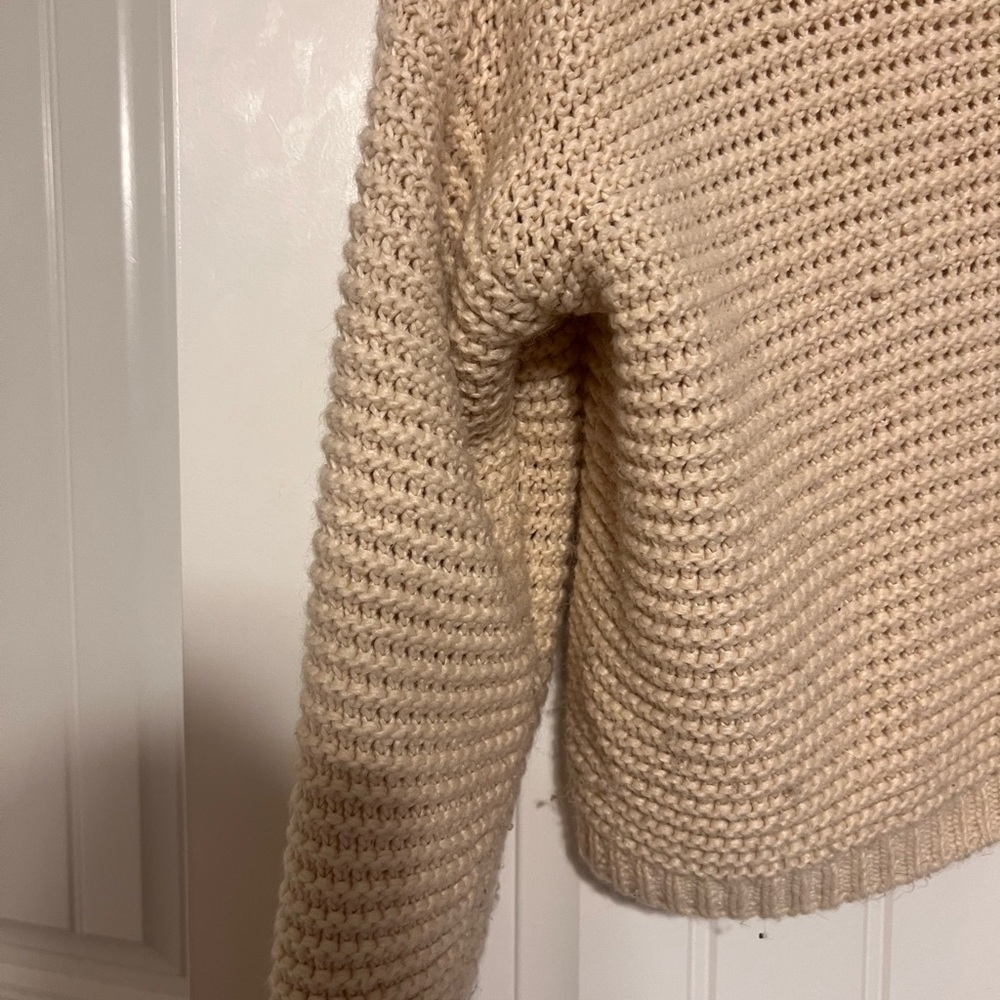 Forever 21 Beige Textured Knit Sweater 🍒 - Picture 2 of 4